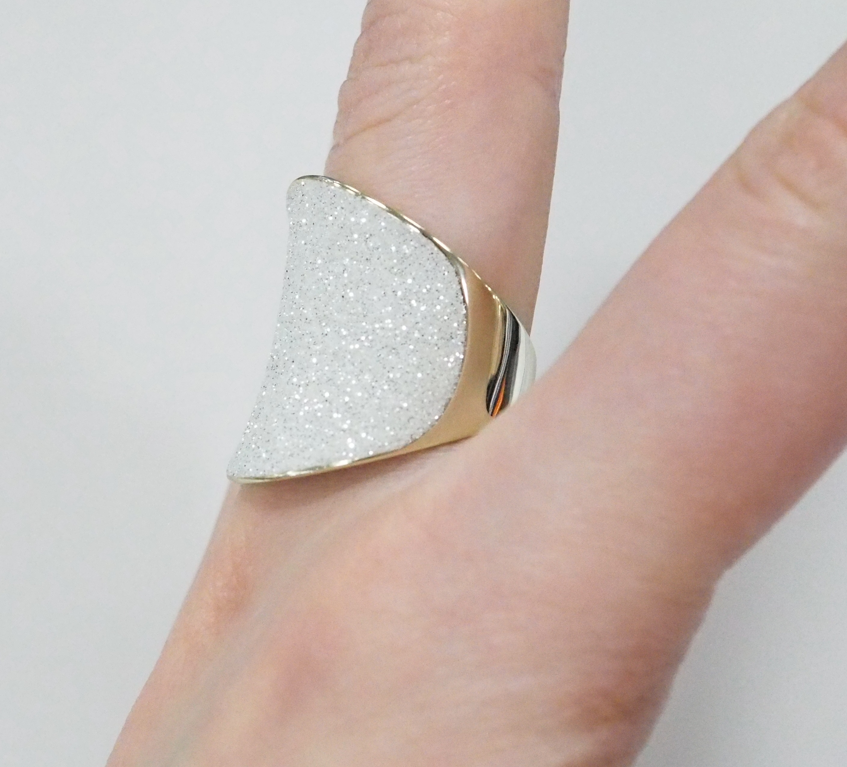Серебряное кольцо с глиттером
